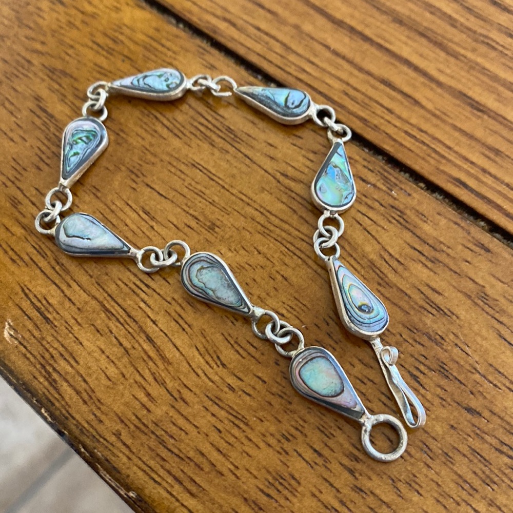 Vintage Teardrop Abalone Inlay Bracelet - Silver & Iridescent Green-Blue